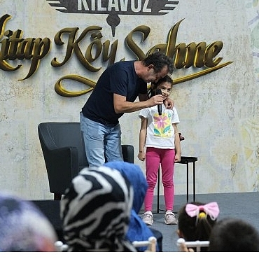 kilavuz-kitap-koyu-fuara-renk-katiyor.jpg