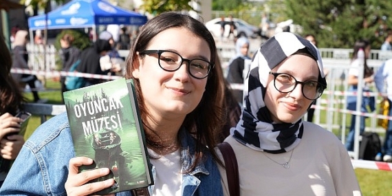 Kitap Fuarı’nda genç yazarlara yoğun ilgi