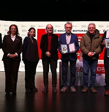 kitap-fuarinda-sehrengiz-kitabi-tanitildi.jpg