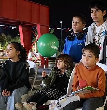 kitap-fuarinda-sinema-keyfi-suruyor.jpg