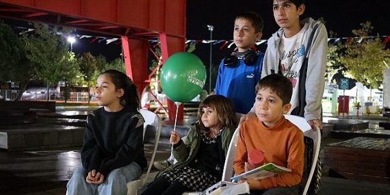 Kitap Fuarı’nda sinema keyfi sürüyor