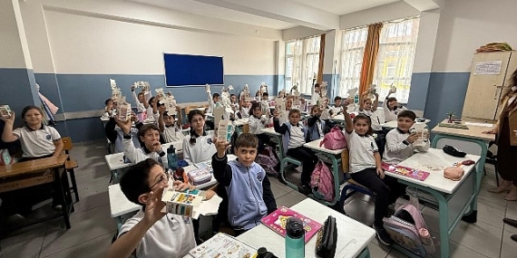 Kitap Fuarının Habercisi Kumbaralar Öğrencilere Dağıtıldı