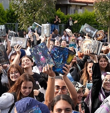 kocaeli-kitap-fuarinda-kitap-aski-kuyruklara-sigmadi.jpg