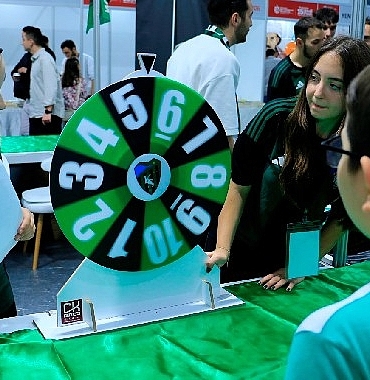kocaeli-kitap-fuarinda-yesil-siyah-ask.jpg