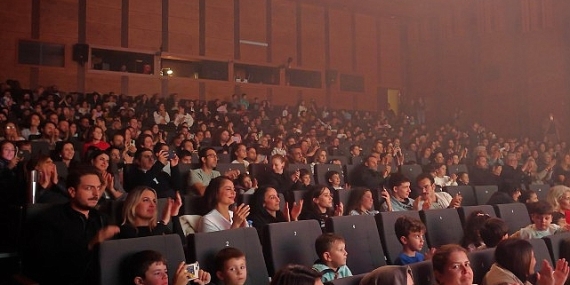 Kocaeli’de perdeler çocuklar için açıldı