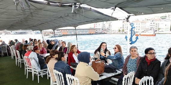 Küçükçekmeceli kadınlar İstanbul Boğazı’nda