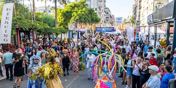 Kushimoto Sokak Sanatçıları Festivali bu yıl da on binlerce kişiyi ağırladı
