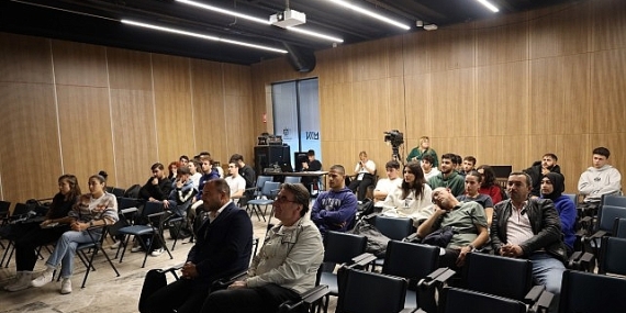 Kutlu’dan Tepük oyunu, Arpacı’dan Momo öyküsü