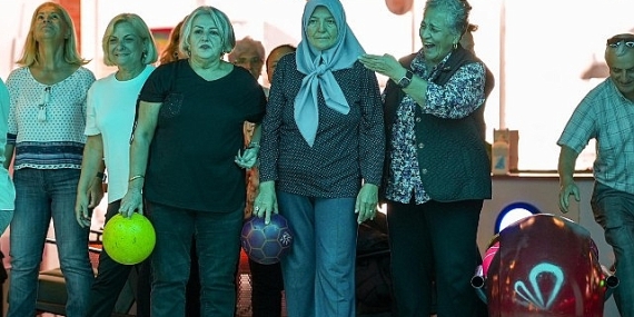Maltepe’de Yaşlılar Günü’nde Bowlingle Eğlendiler