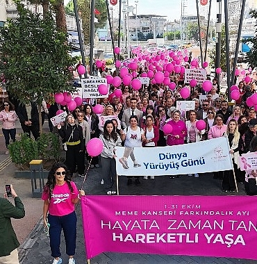 menemenli-kadinlardan-pembe-yuruyus.jpg