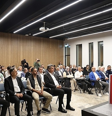 milletvekili-cakirdan-okuyucularina-siir-dinletisi.jpg