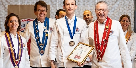 Mövenpick Hotel Istanbul Marmara Sea’nin Genç Şefi Engin Özcan, “Jeunes Chefs Rôtisseurs” Yarışmasında Gümüş Madalya ile Ödüllendirildi