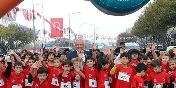 Nilüfer’de binden fazla öğrenci Cumhuriyet için koştu