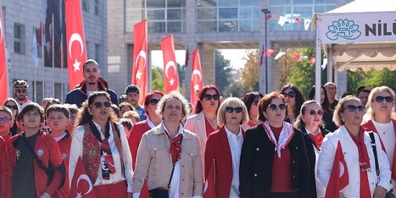 Nilüfer’de Cumhuriyet coşkusu çelenk töreni ile başladı
