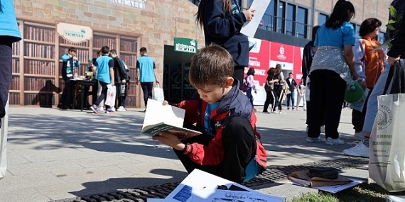Öğrenciler, Kitap Fuarı’na koşuyor