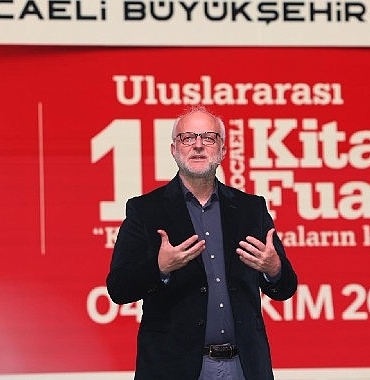 prof-dr-sayardan-kitap-fuarina-ovgu.jpg