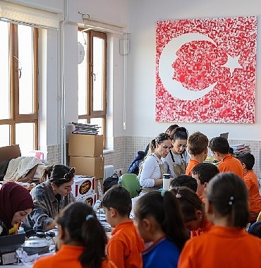 selcuklu-sanat-ve-tasarim-atolyesinden-dis-mahallelerdeki-ogrencilere-sanat-etkinligi.jpg