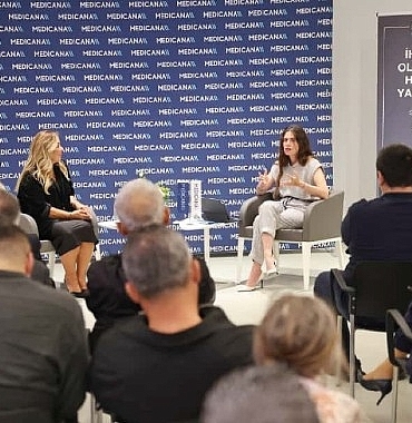 sezonun-hikayesi-cesmede-yaz-soylesisi-arkas-sanat-alacatida-yapildi.jpg