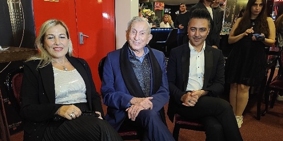Tiyatro Efsanesinden Rekor: Haldun Dormen 98 Yaşında Yönetmen Koltuğunda!