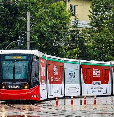tramvaylar-kitap-fuarina-ozel-giydirildi.jpg