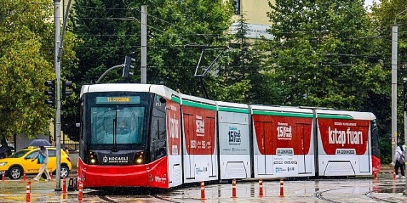 Tramvaylar Kitap Fuarı’na özel giydirildi