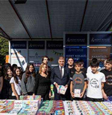 tugay-izmirin-her-kosesini-kitap-ve-sanatla-bulusturmaya-kararliyiz.jpg