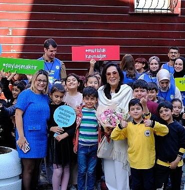 turkan-soray-tegvin-30-yilina-anlam-katti-egitim-bir-toplumun-gelecegini-aydinlatan-en-guclu-isiktir.jpg