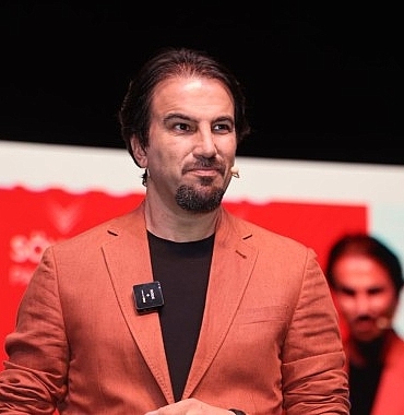 yabanci-birak-bazi-insanlar-seni-sevmesin.jpg