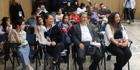 Yazar ikiz kardeşler Kocaeli Kitap Fuarı’na renk kattı;  “Kitap yazmak isteyenler çok okusun”