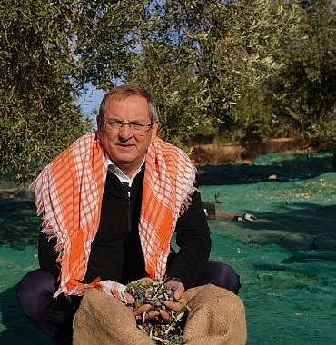 yerin-altinin-degil-ustunun-daha-kiymetli-olduguna-inaniyorum-diyen-baskan-mesut-ergin-zeytinyagi-ayvalikin-vazgecilmez-bir-kulturudur.jpg