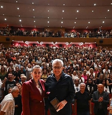 zulfu-livaneli-okurlariyla-bulustu.jpg