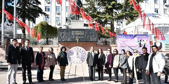 24 Kasım Öğretmenler Günü Düzenlenen Programla Kutlandı
