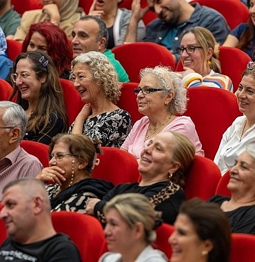 5-yenisehir-komedi-oyunlari-festivali-binlerce-sanatseveri-agirladi.jpg