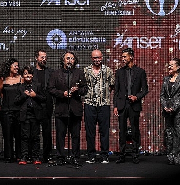 altin-portakalin-galibi-tavsan-imparatorlugu.jpg