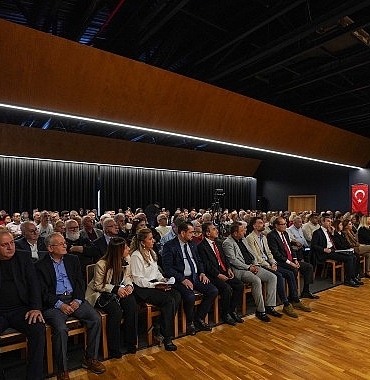 baburoglu-ataturk-ve-cumhuriyeti-anlatti.jpg