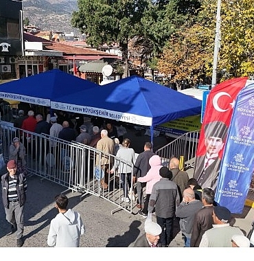 baskan-cercioglu-ata-tohumlarindan-uretilen-fideleri-bozdoganda-vatandaslarla-bulusturdu.jpg