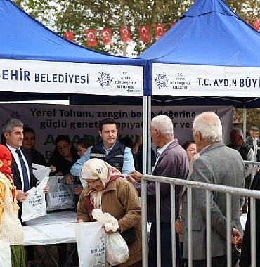 baskan-cercioglu-ata-tohumlarindan-uretilen-fideleri-karacasuda-vatandaslarla-bulusturdu.jpg
