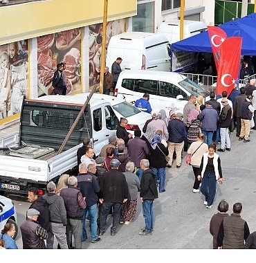 baskan-cercioglu-binlerce-fideyi-sokeliler-ile-bulusturdu.jpg