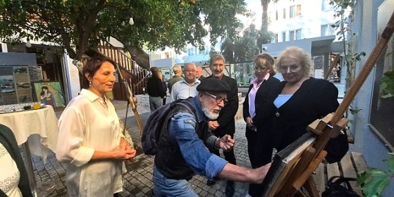 Başkan Topaloğlu resim sergisine katıldı