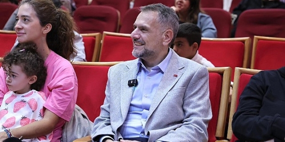 Bayrampaşa Belediyesi’nin çocuk şenliğinde doyasıya eğlence