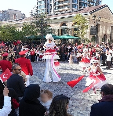 cumhuriyetin-ruhu-fisekhanede-sanatla-bulustu.jpg
