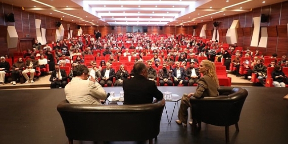 İnegöl Kitap Günleri Tüm Coşkusuyla Sürüyor