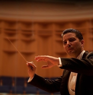 istanbul-devlet-senfoni-orkestrasi-denizbank-konserlerinde-bu-hafta-ulu-ondere-son-veda-ile-saygi-durusu.jpg