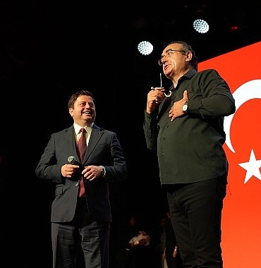kadikoyde-ogretmenler-gunu-sunay-akin-gosterisiyle-kutlandi.jpg