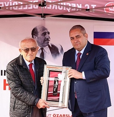 kaysin-kuliyevin-yeni-bustu-torenle-acildi.jpg