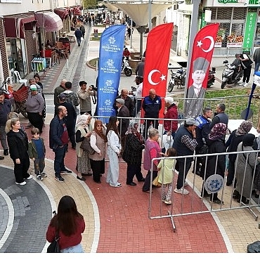 kuyucakta-binlerce-fide-vatandaslarla-bulustu.jpg