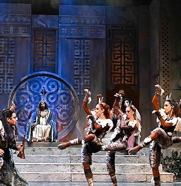 midasin-kulaklari-yeniden-sahnede.jpg