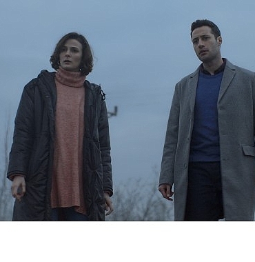 netflix-merakla-beklenen-yeni-dizisi-kasabanin-yayin-tarihini-paylasti.jpg