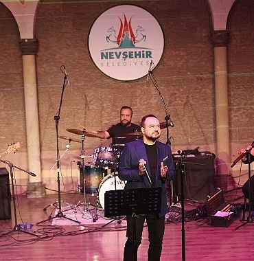 nevsehirli-ogretmenleri-muzigin-gucuyle-selamladik.jpg