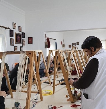 nevulu-ogrenciler-uygulamali-dokuma-atolyesi-etkinligine-katildi.jpg